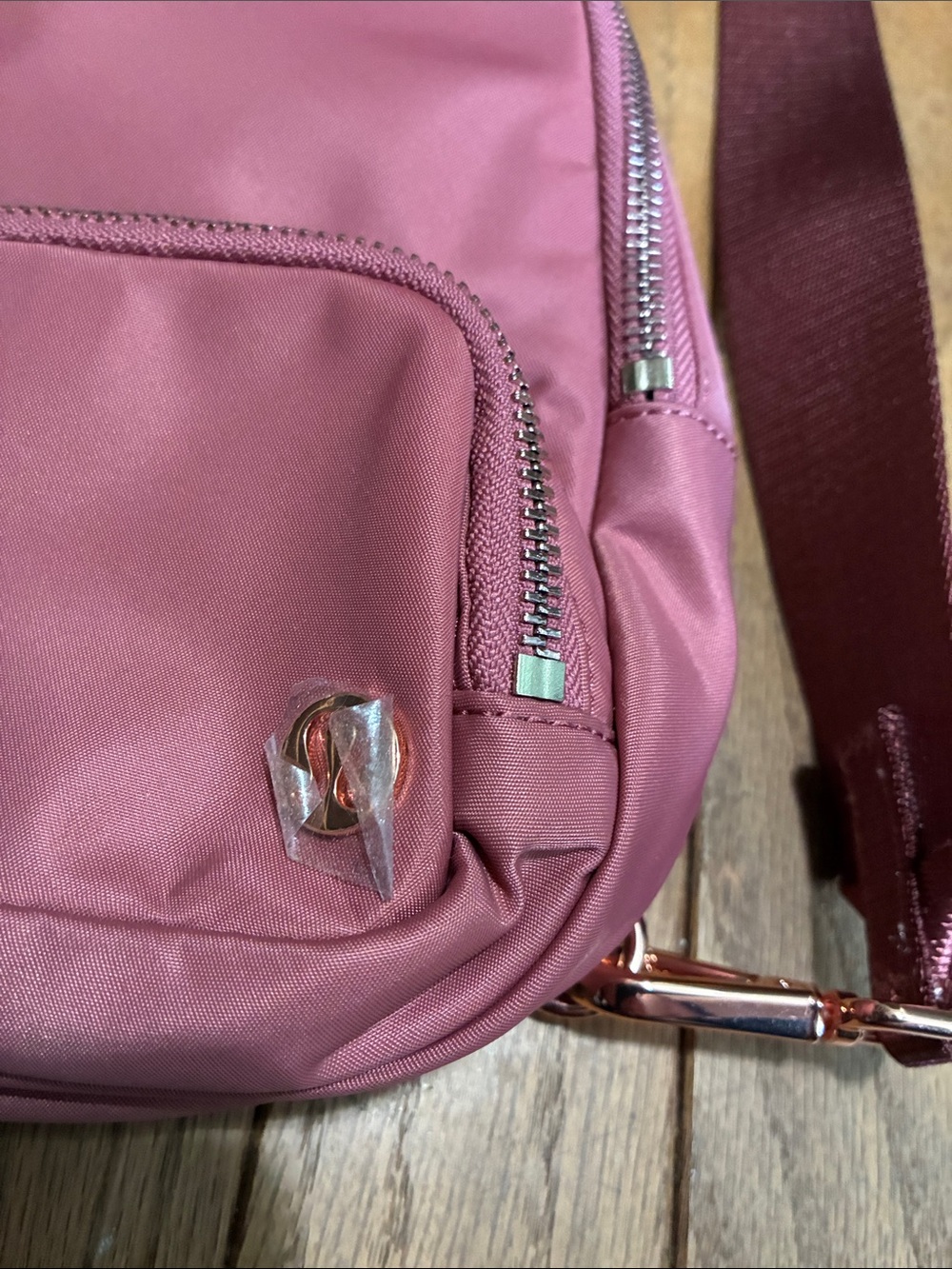 lululemon athletica Everywhere Sling Bag NWT - Picture 3 of 8